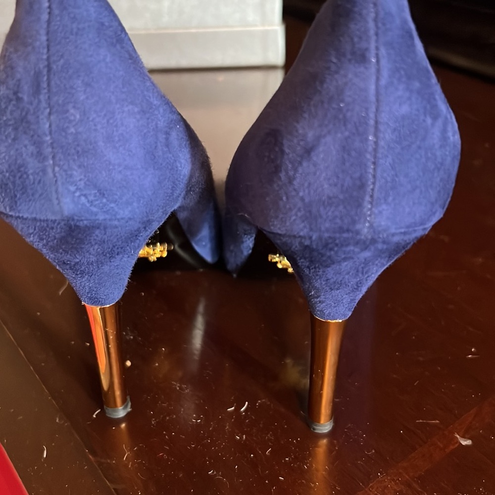 PRADA Suede pumps with polished Gold stiletto heels - Picture 3 of 6